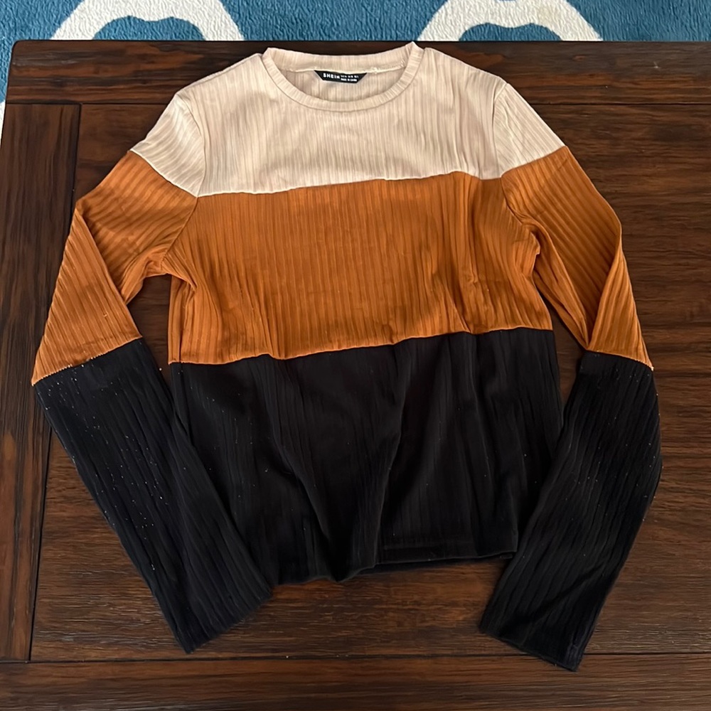 Slightly crop top long sleeve